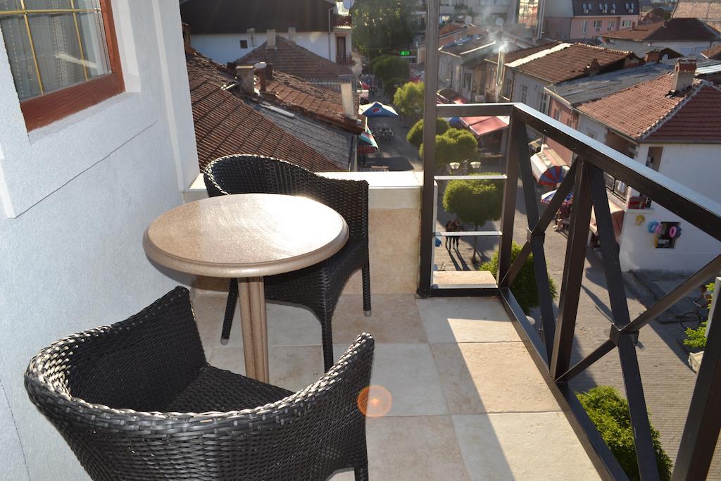 Apartment Center *